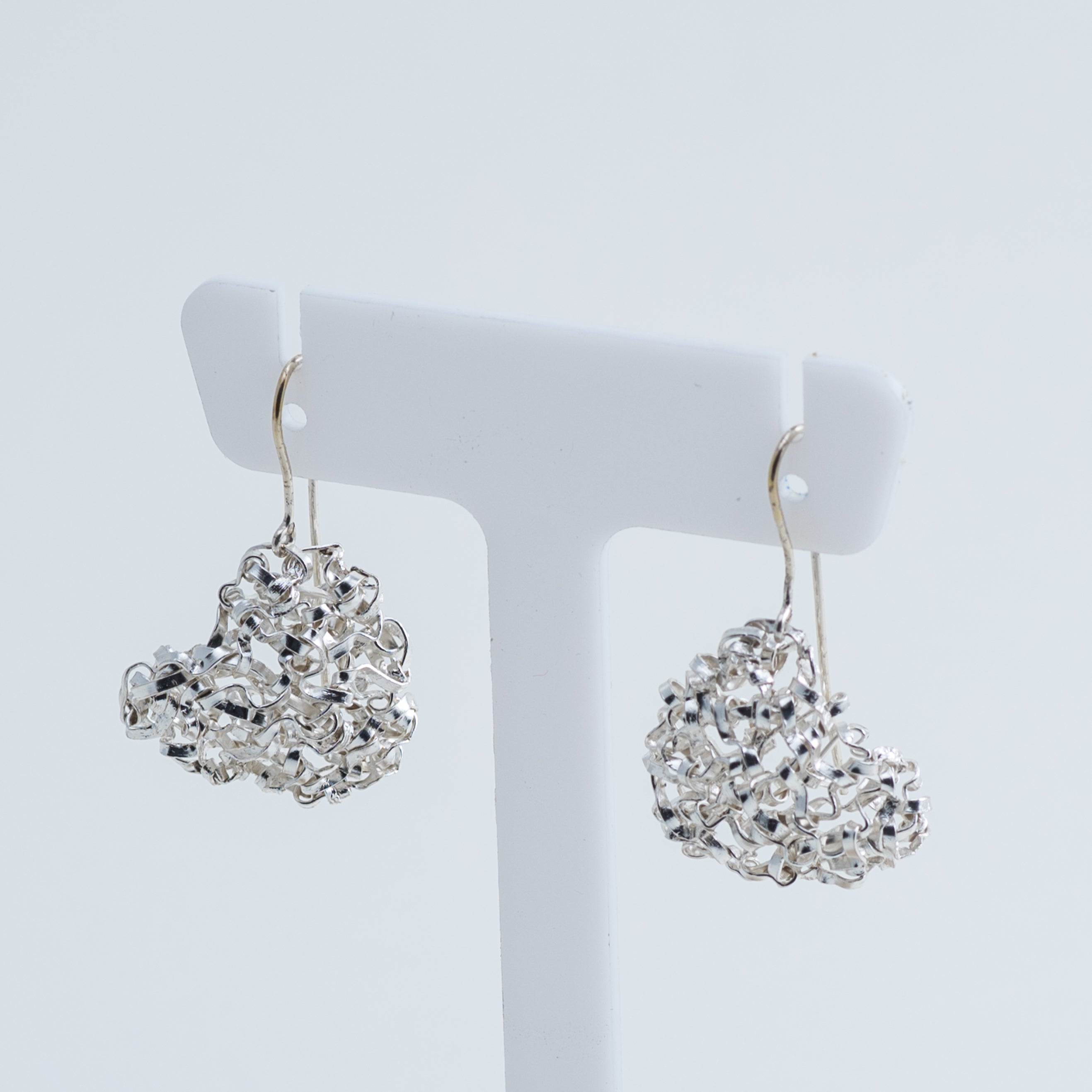 Orecchini a forma di cuore intrecciato