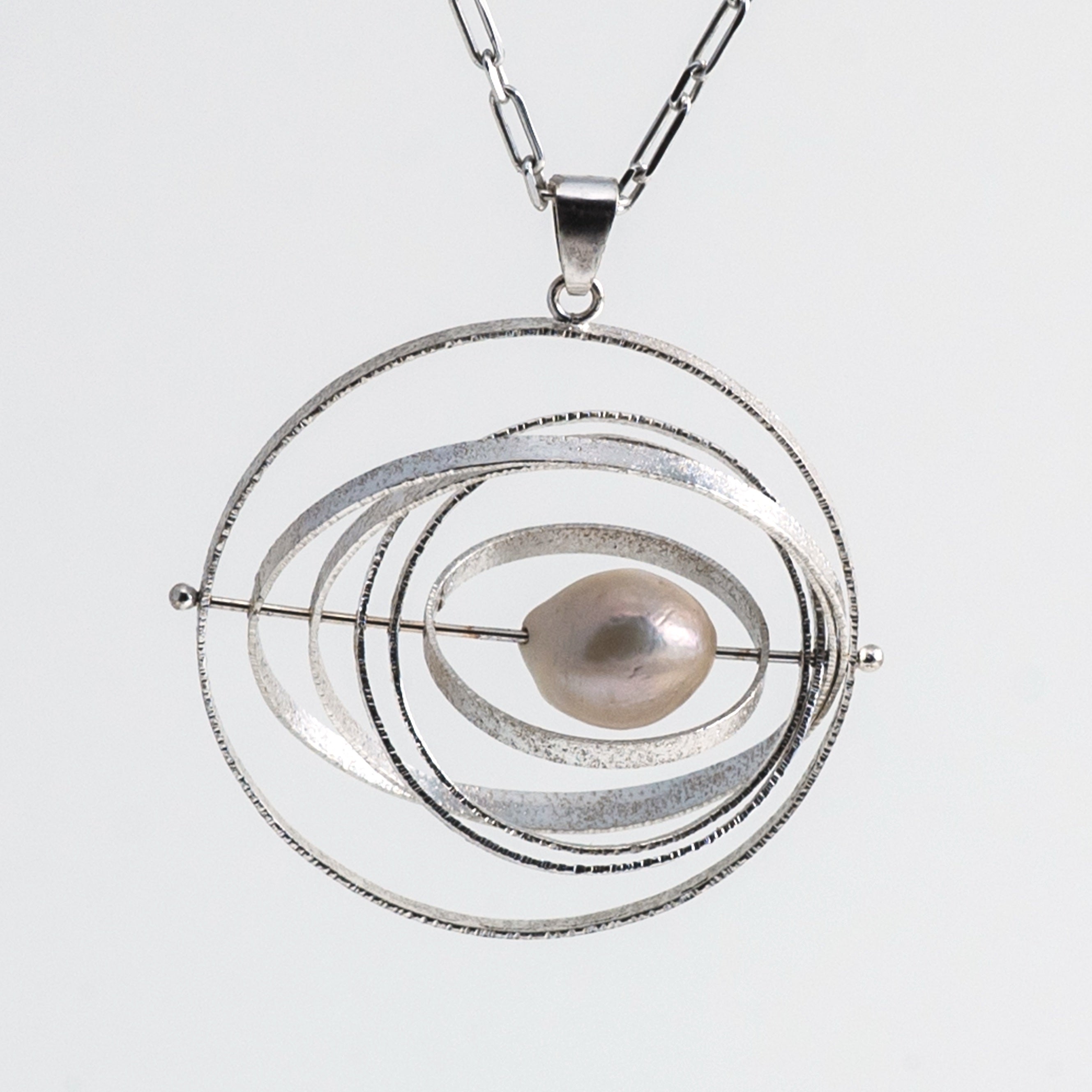 Collana con ciondolo Kinetic Orbit e perla