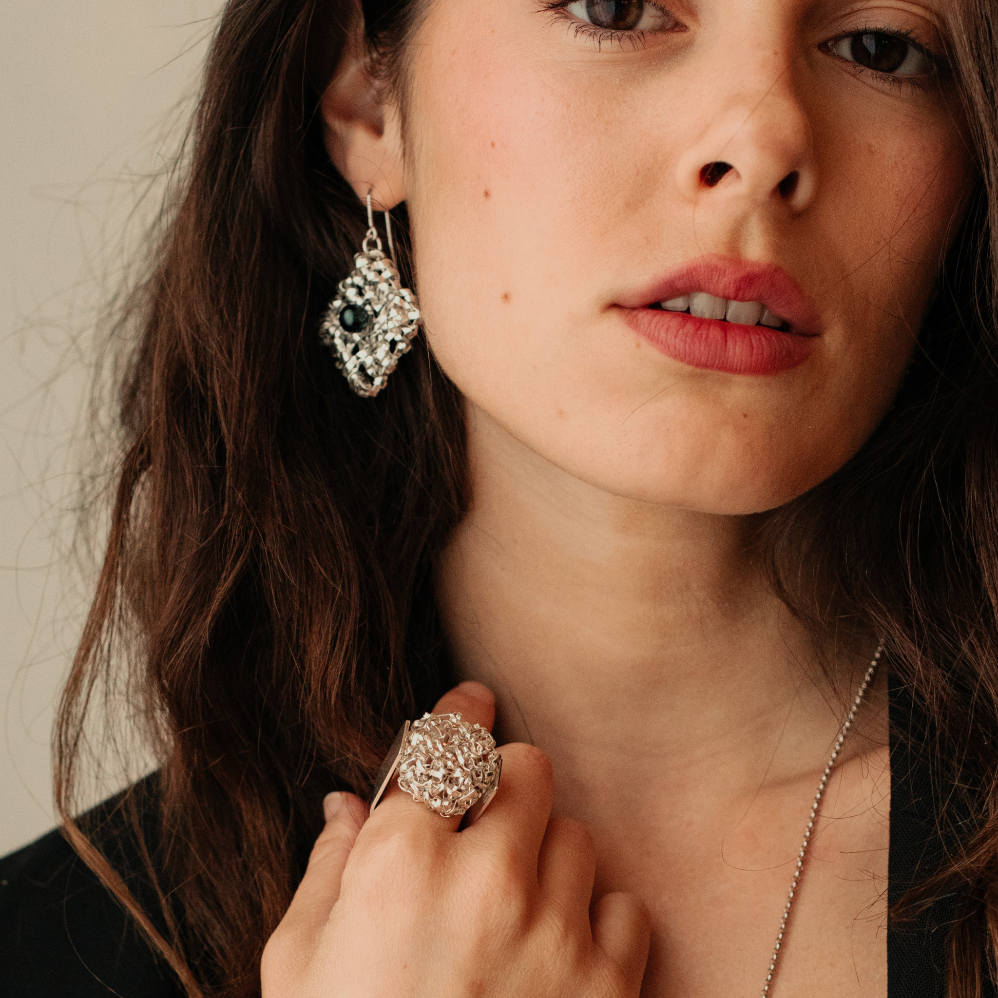 Anello quadrato intrecciato