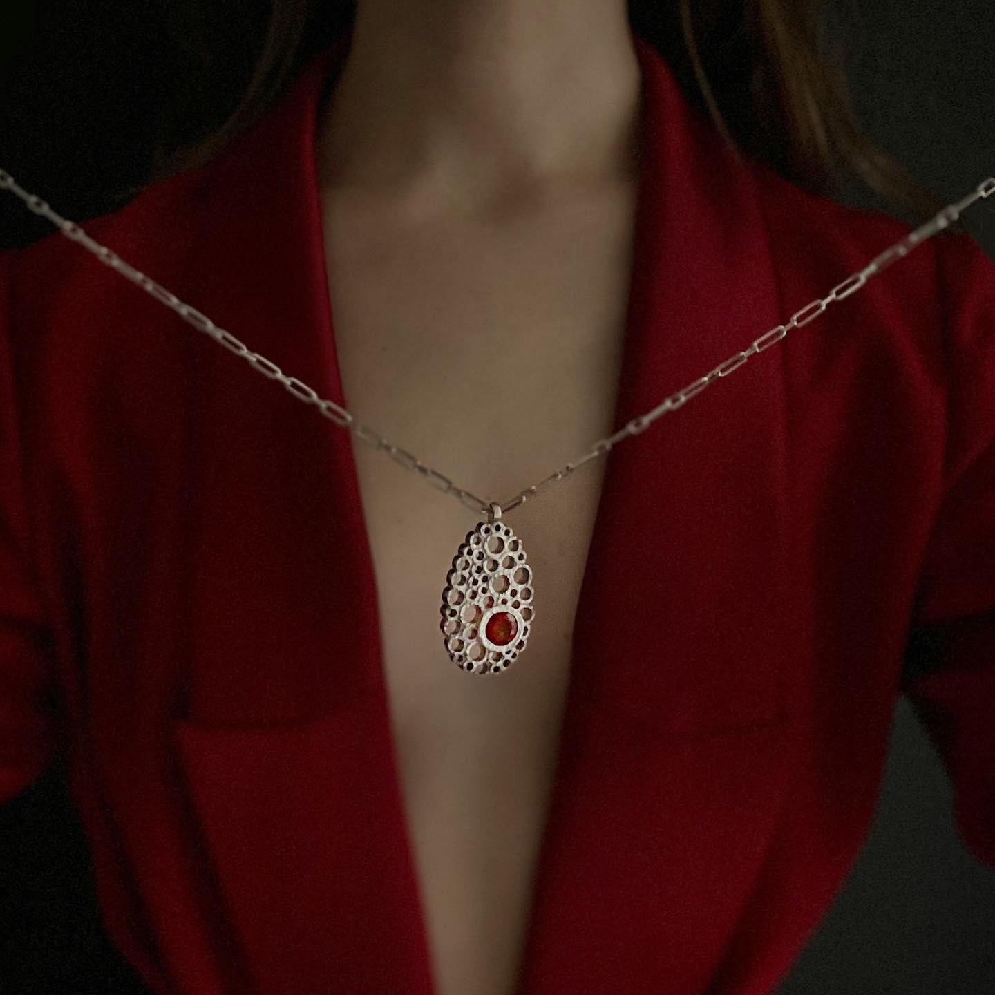 Collana con ciondolo a forma di bolla
