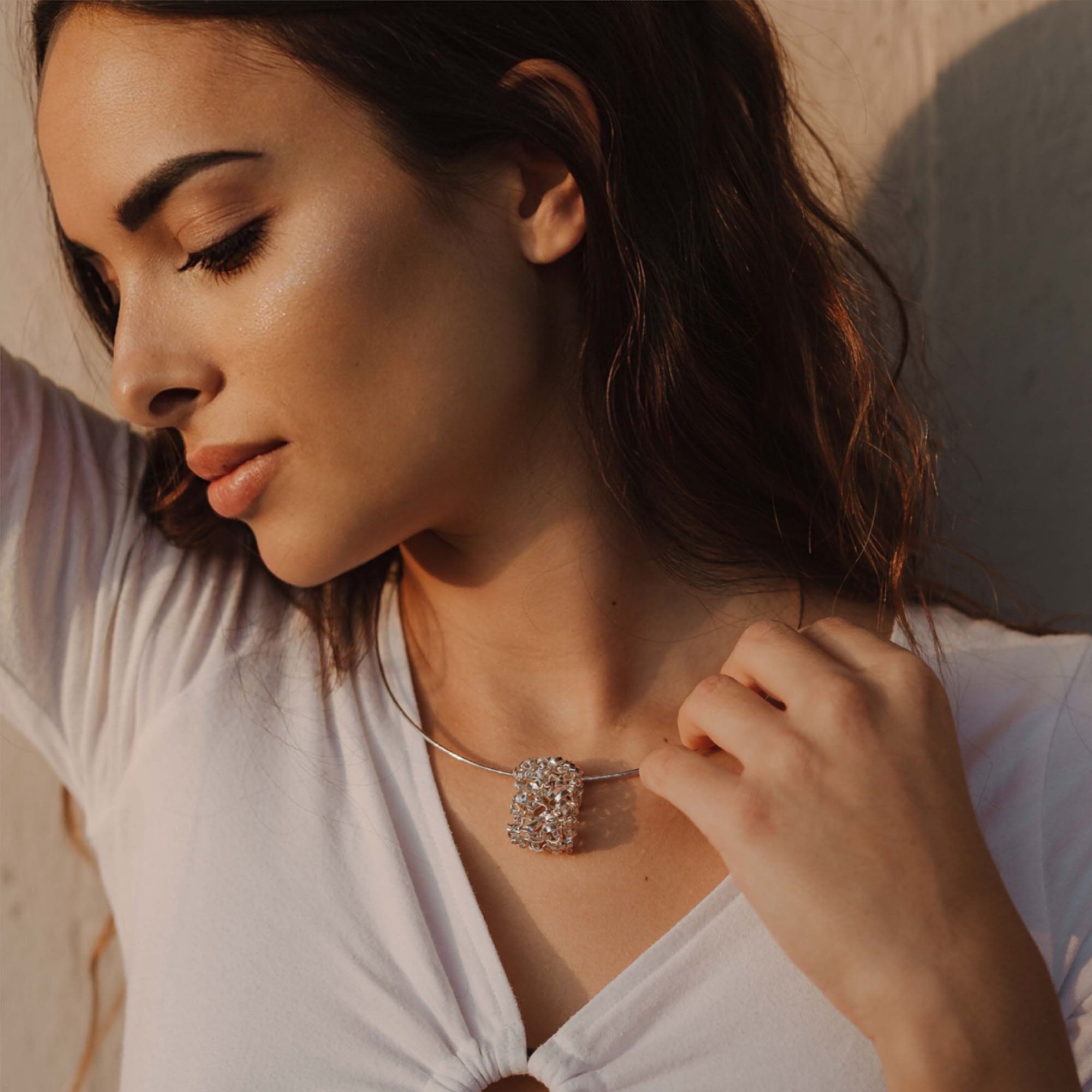 Collana con pendente rettangolare intrecciato