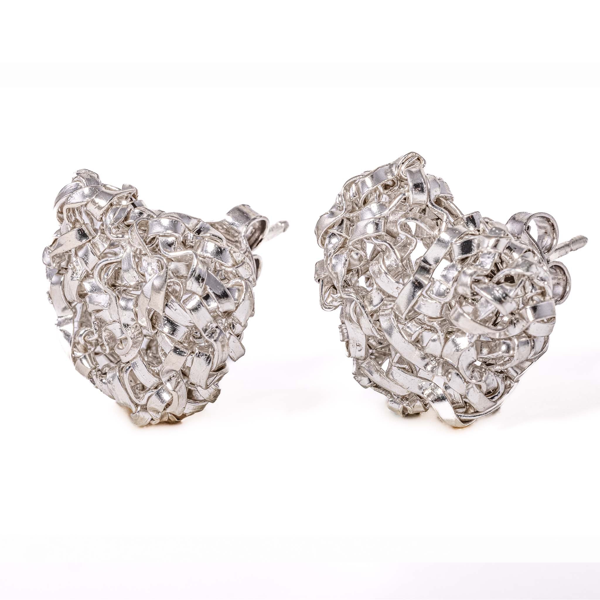 Orecchini a bottone con cuore intrecciato