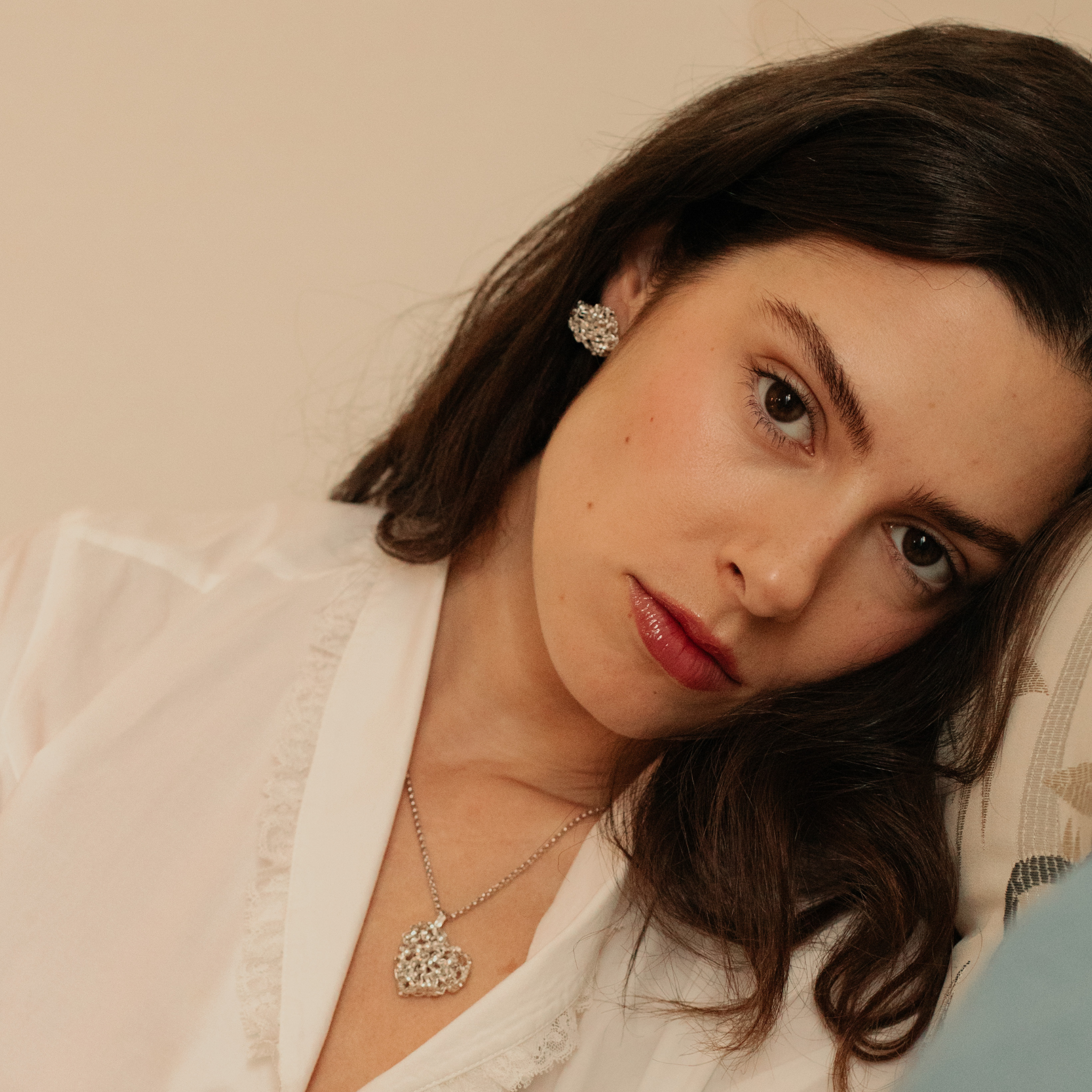 Collana con ciondolo a forma di cuore intrecciato